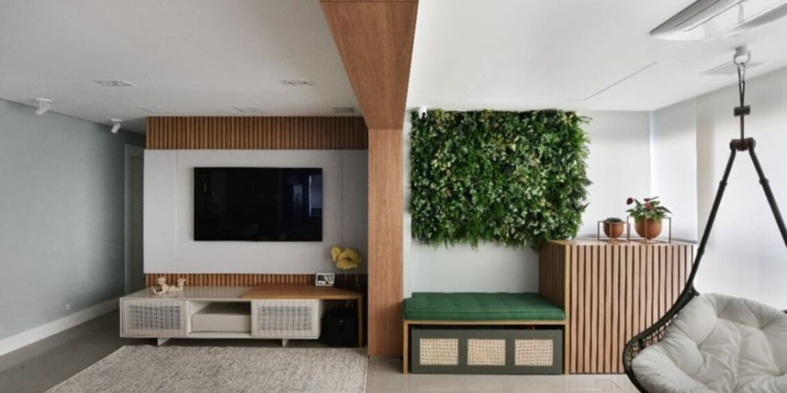 Os bancos podem ser inseridos nos mais diversos cômodos de um projeto residencial. Sua versatilidade tornou a peça um clássico indispensável para quem busca conforto e soluções multiuso | Projeto: Rosangela Pena Arquitetura | FOTO: Sidney Doll