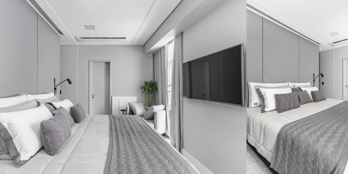 All gray: destacando a predileção do casal de moradores, neste dormitório a arquiteta Ana Rozenblit incorporou a paleta de cinza também por aqui, já que todo o apartamento evoca essa atmosfera | Projeto: Spaço Interior | Fotos: Kadu Lopes