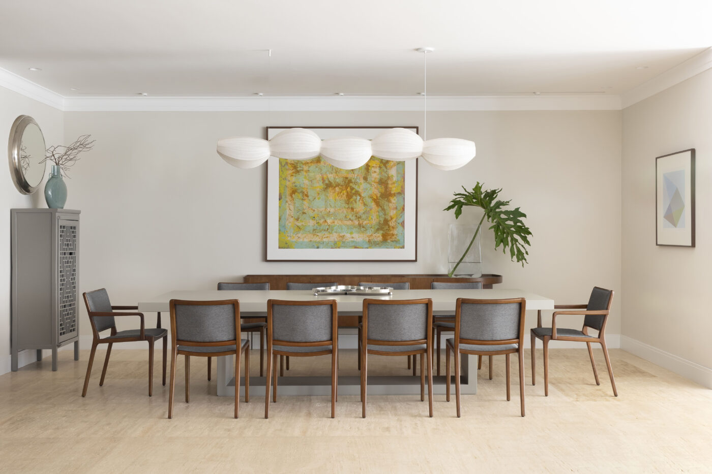 Projeto valoriza integração, iluminação natural e fluidez com decoração sofisticada e atmosfera perfeita para bem-receber