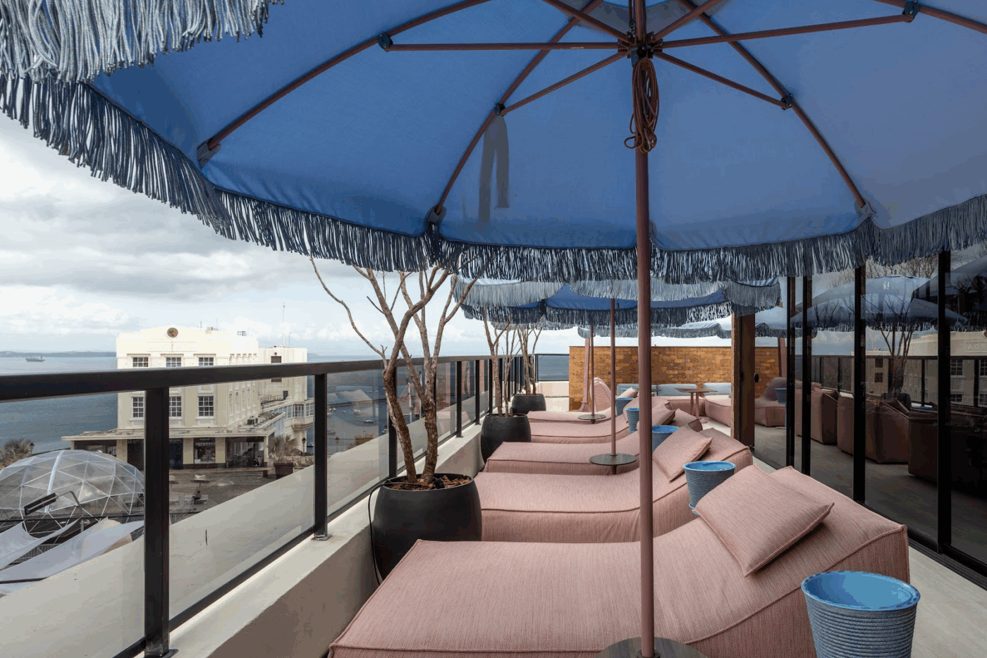 Tidelli cria rooftop e instala cadeiras gigantes no Centro Histórico de Salvador