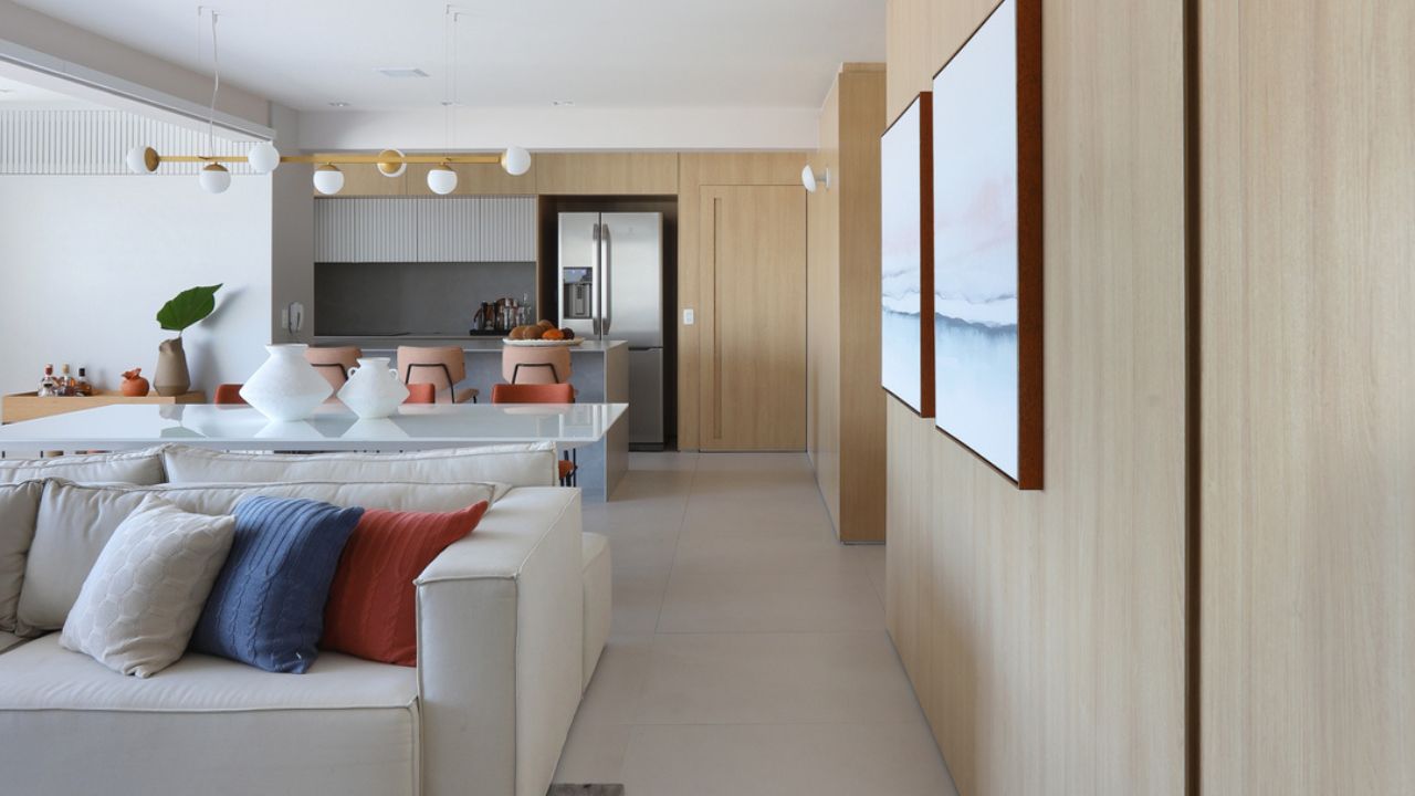 Integração e luz natural definem o novo olhar sobre um apartamento de 130 m² em São Paulo