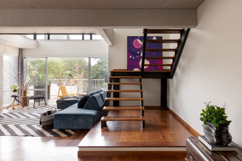 Atmosfera masculina e um décor minimalista marcam o projeto de um loft no efervescente bairro da Vila Madalena (SP)