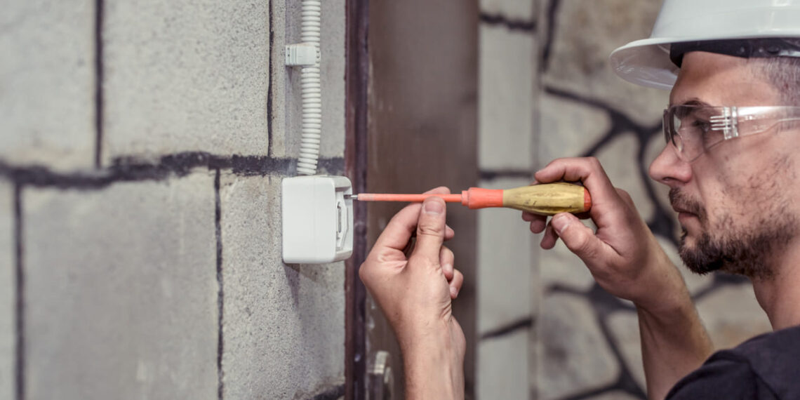 Instalação elétrica de obra: como planejar os conduítes e pontos antes do reboco