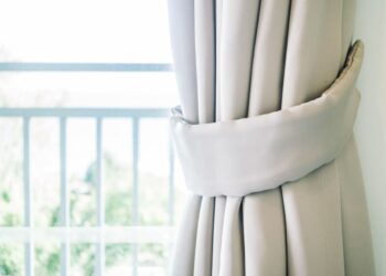 Como escolher cortinas para cada ambiente e transformar sua casa com charme e funcionalidade