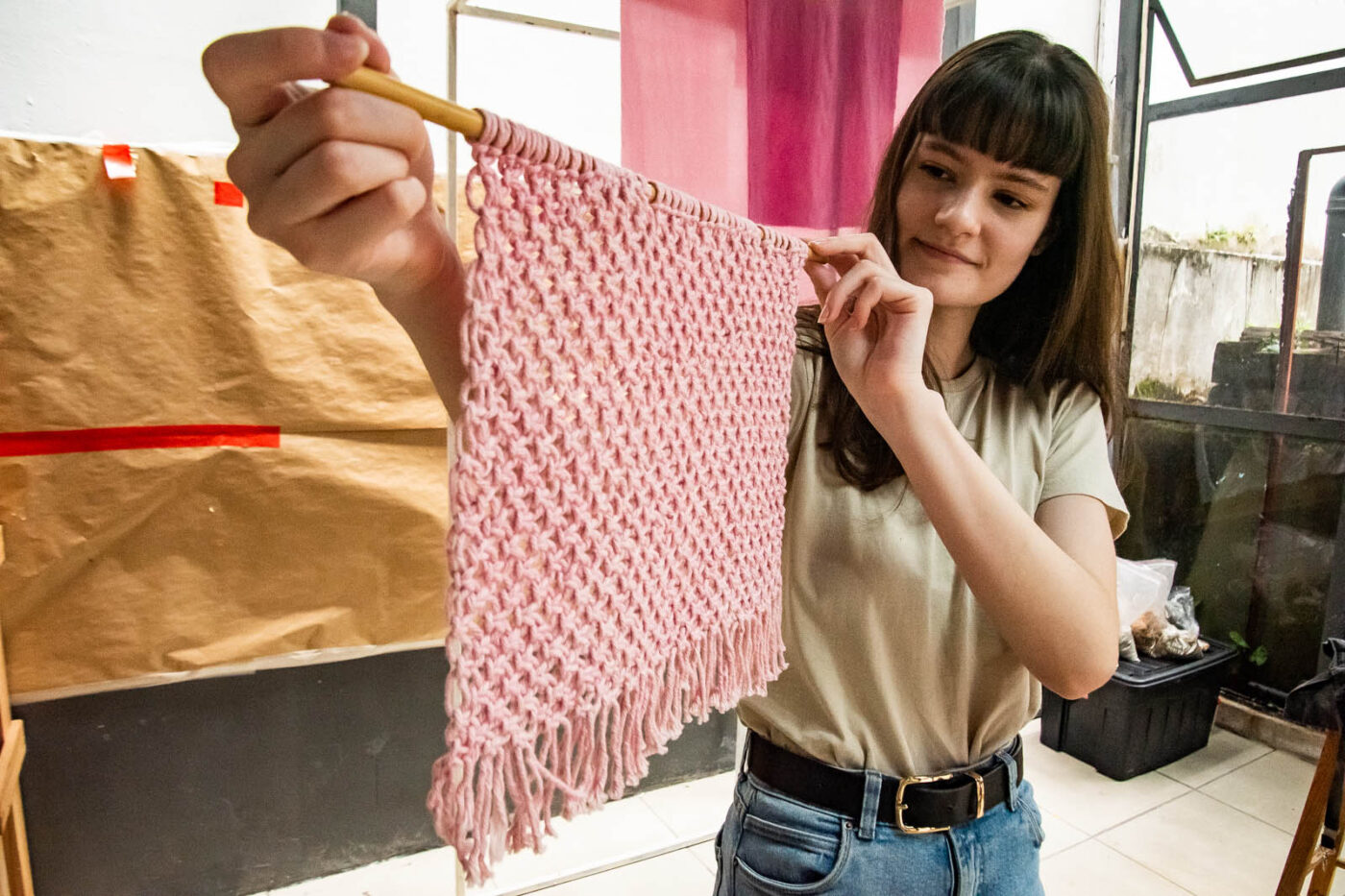 Residência “Coloridos por Natureza”: o ateliê vivo de Bianca Stella na Academia Alfredo Andersen