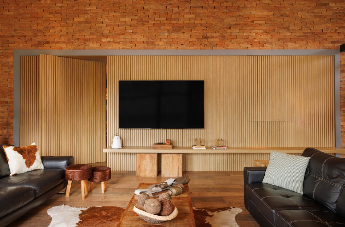 Juliana Fabrizzi assina reforma que transforma área externa em espaço para receber com charme e funcionalidade