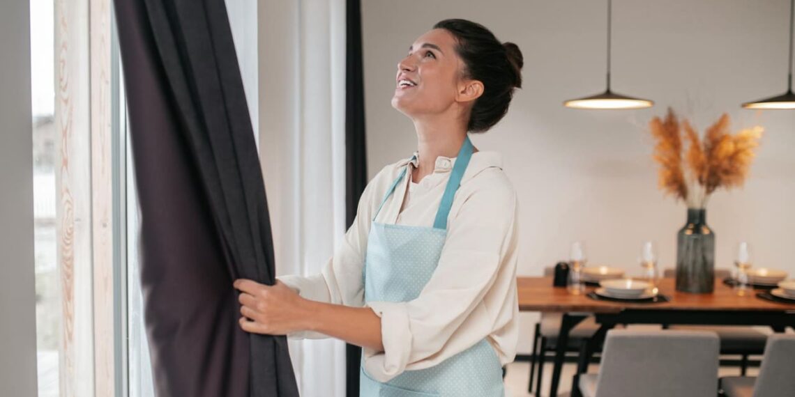 Você está lavando suas cortinas no tempo certo? Veja a frequência recomendada por especialistas