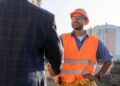 Antes de assinar o contrato de obra, faça estas perguntas ao profissional