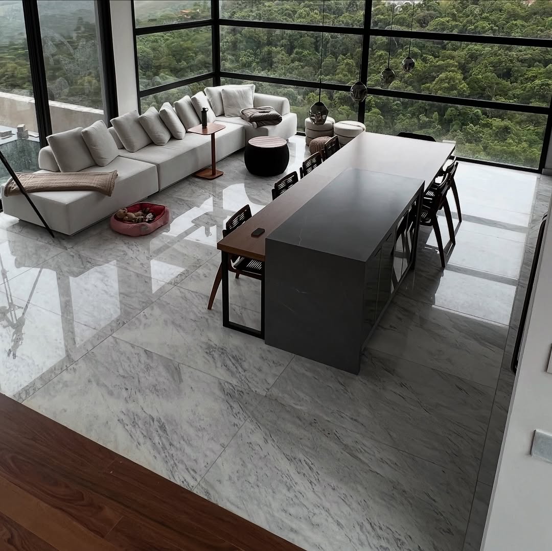 Piso de mármore: vantagens, desvantagens e dicas para acertar na escolha