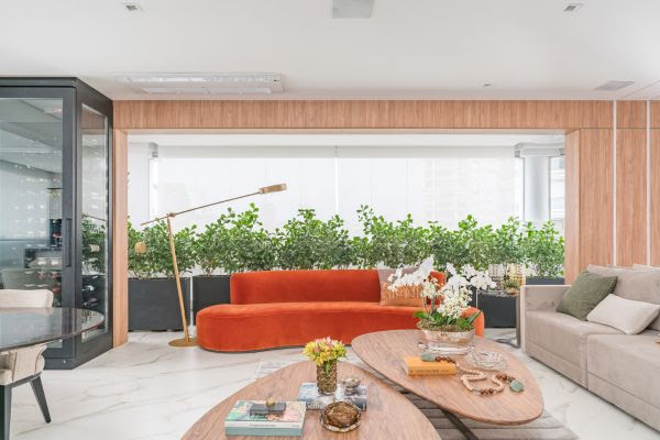 Sofá colorido na sala de estar? A resposta é sim!