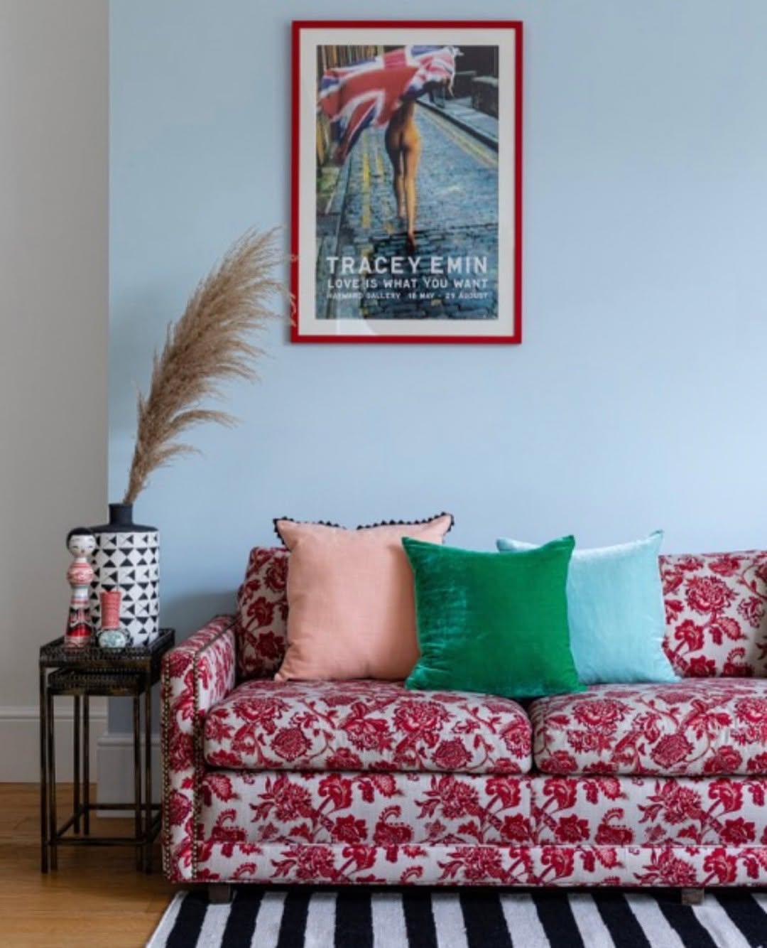 Sofá estampado: o toque ousado que faltava para renovar sua sala