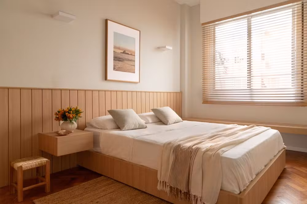 Apartamento no Rio une leveza nórdica e mobiliário brasileiro com originalidade