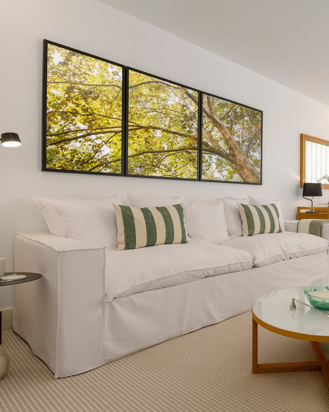 Apartamento em Lisboa exala leveza com décor clean e materiais naturais