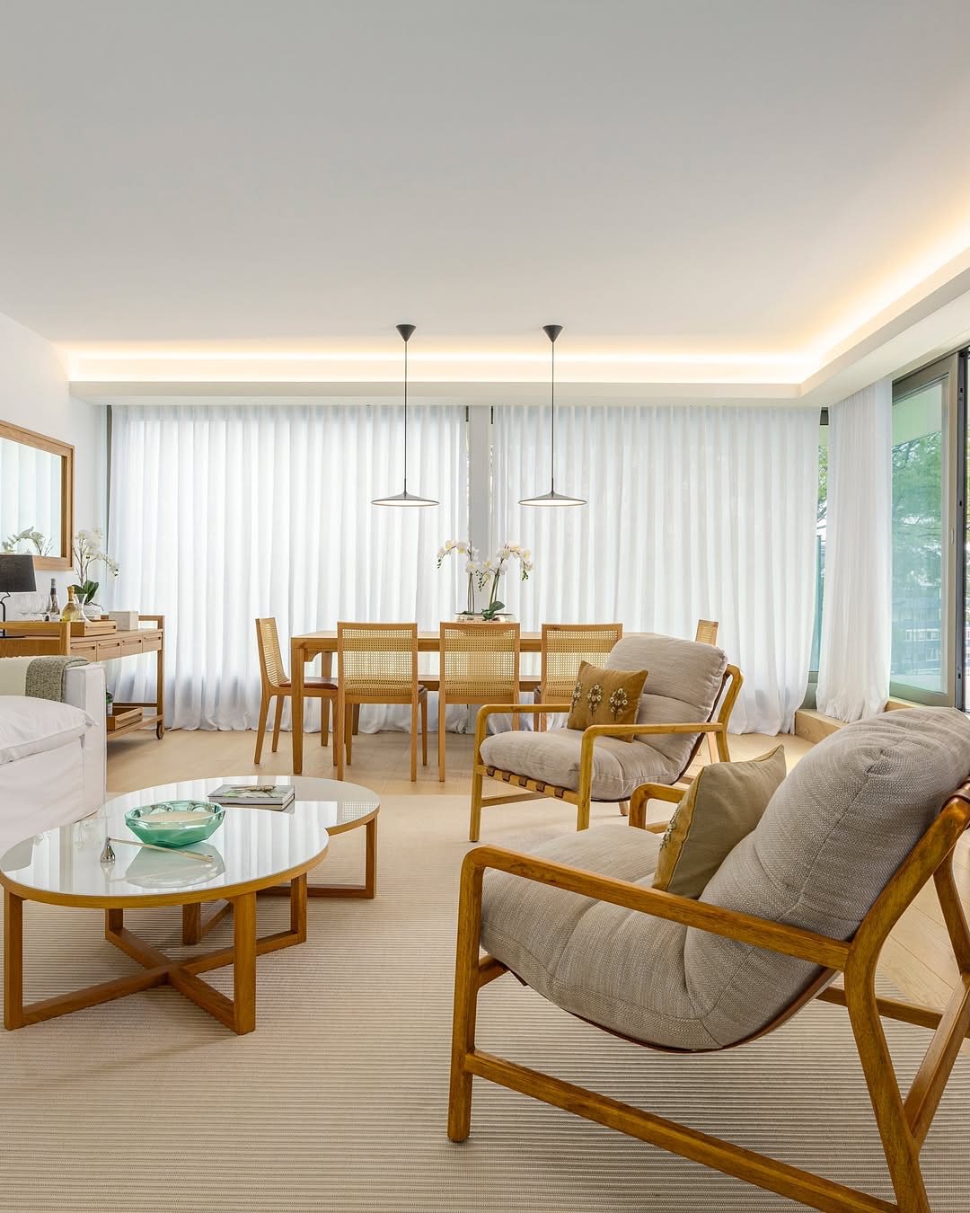 Apartamento em Lisboa exala leveza com décor clean e materiais naturais