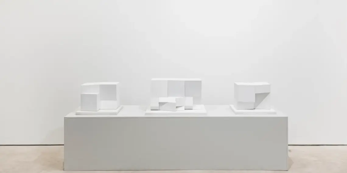 Exposição “É Pau, é Pedra…” inaugura Brasília como epicentro das artes plásticas