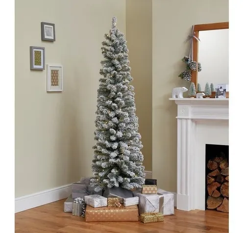 Árvore de Natal Slim: a escolha ideal para decorar com estilo em espaços pequenos