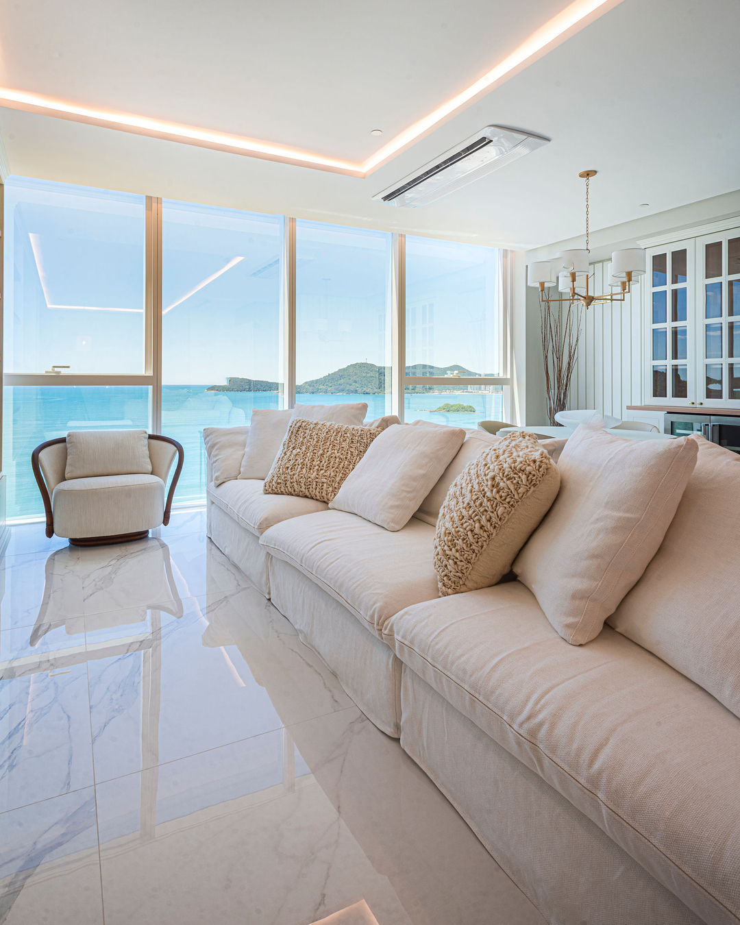 Um refúgio à beira-mar: a elegância contemporânea do estilo Hamptons em Balneário Camboriú