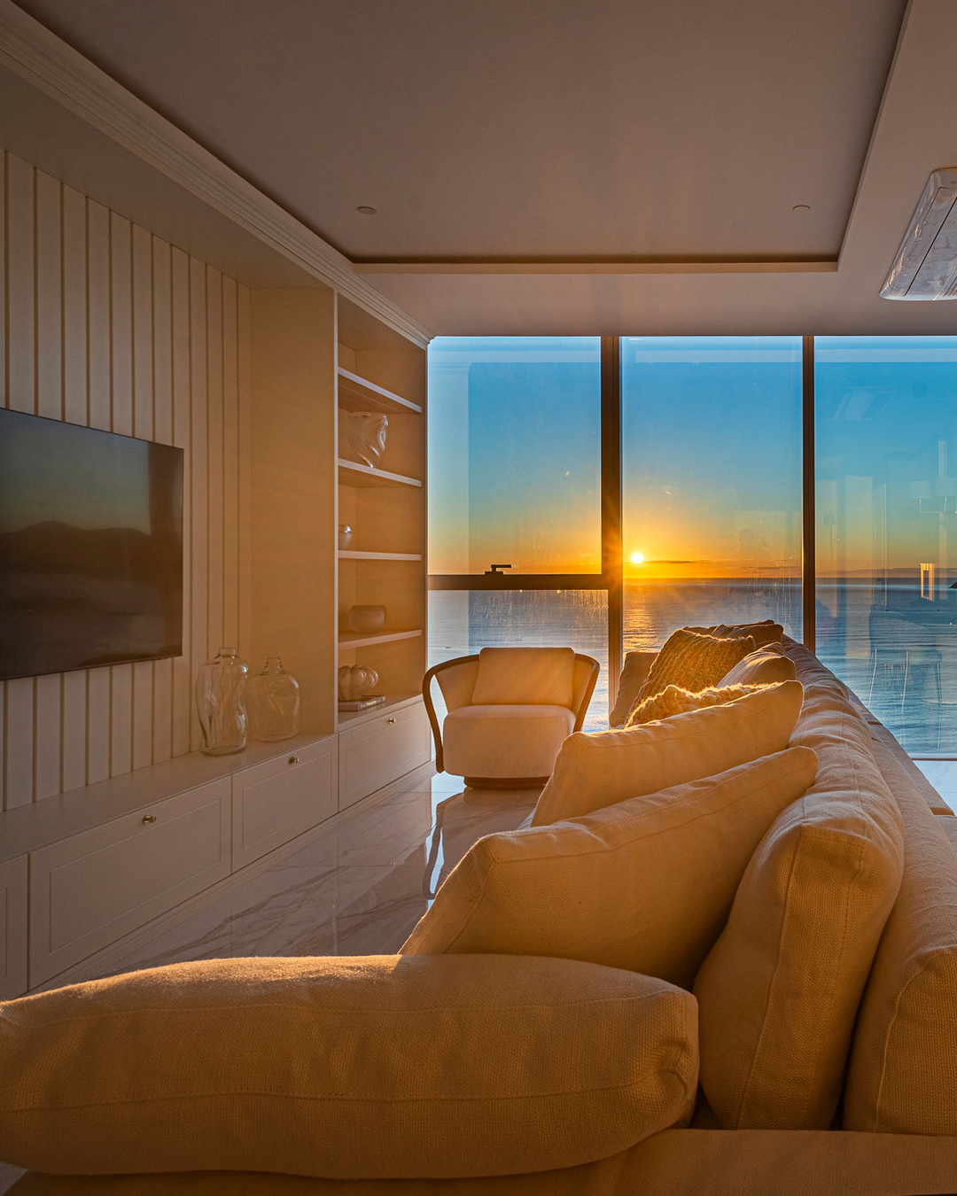 Um refúgio à beira-mar: a elegância contemporânea do estilo Hamptons em Balneário Camboriú