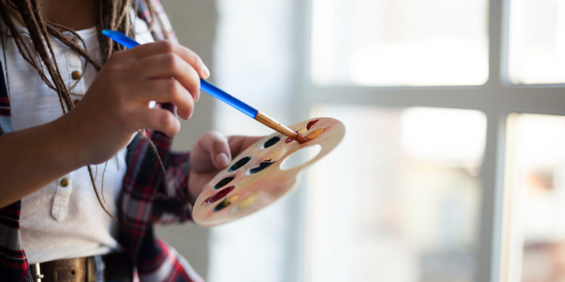 Curso gratuito de Curadoria em Artes Visuais promove formação crítica e inclusão na cena cultural brasileira