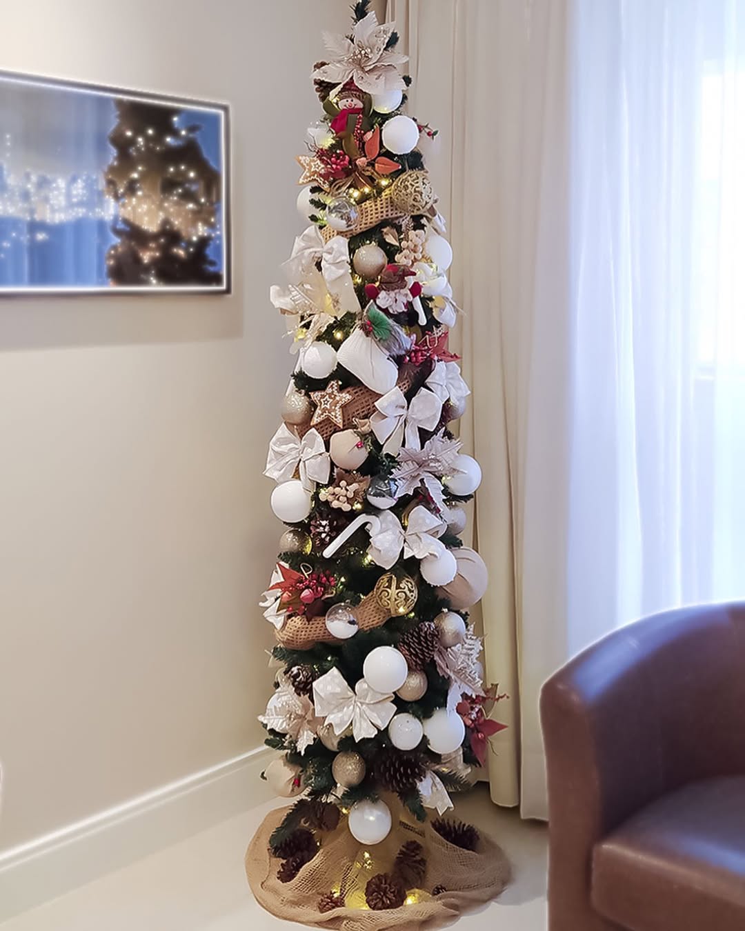Árvore de Natal Slim: a escolha ideal para decorar com estilo em espaços pequenos