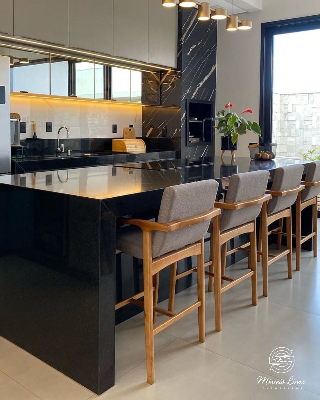 Banquetas na ilha da cozinha: dicas +5 ideias para escolher, decorar e valorizar o ambiente