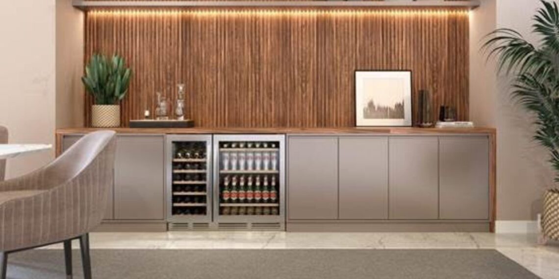 Beer Center 145 litros De Bacco (à direita): porta em vidro duplo low-e reduz a troca térmica com o ambiente externo