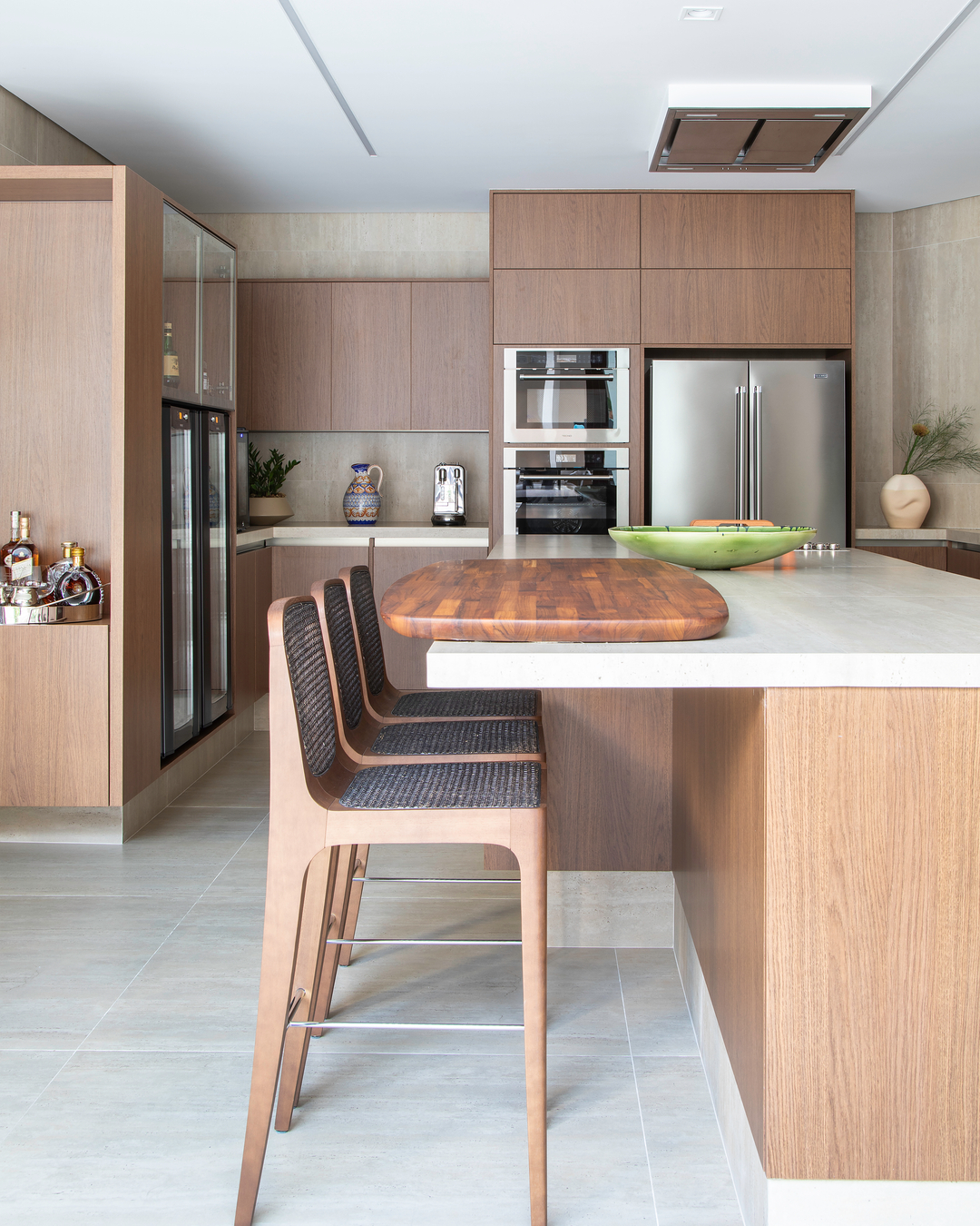 Casa de 1960 é Renovada com Sofisticação no Itaim Bibi