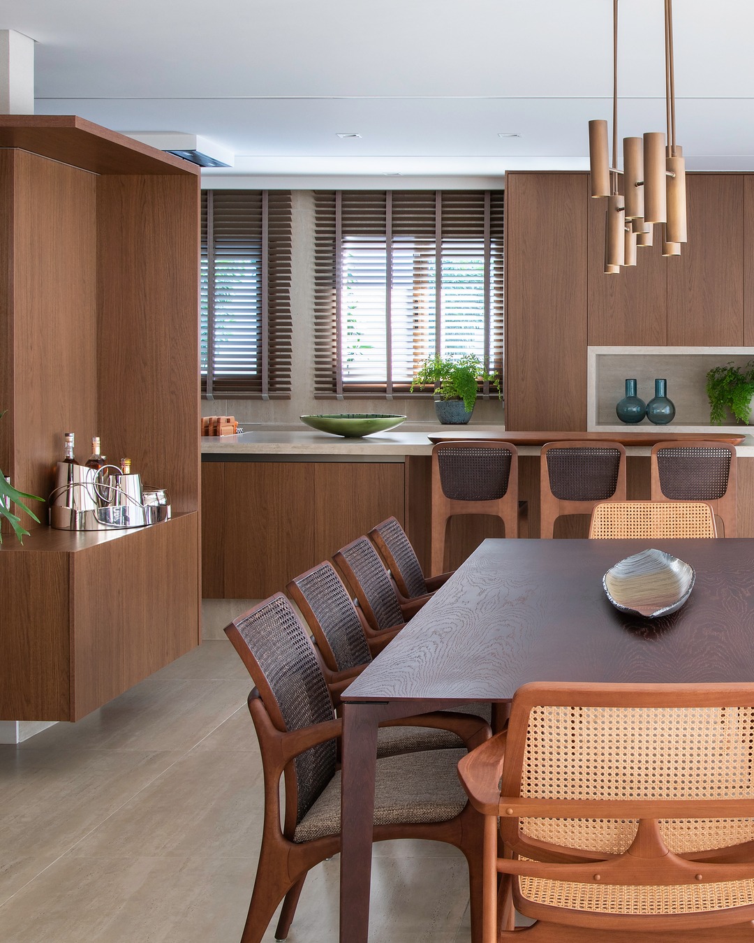 Casa de 1960 é Renovada com Sofisticação no Itaim Bibi