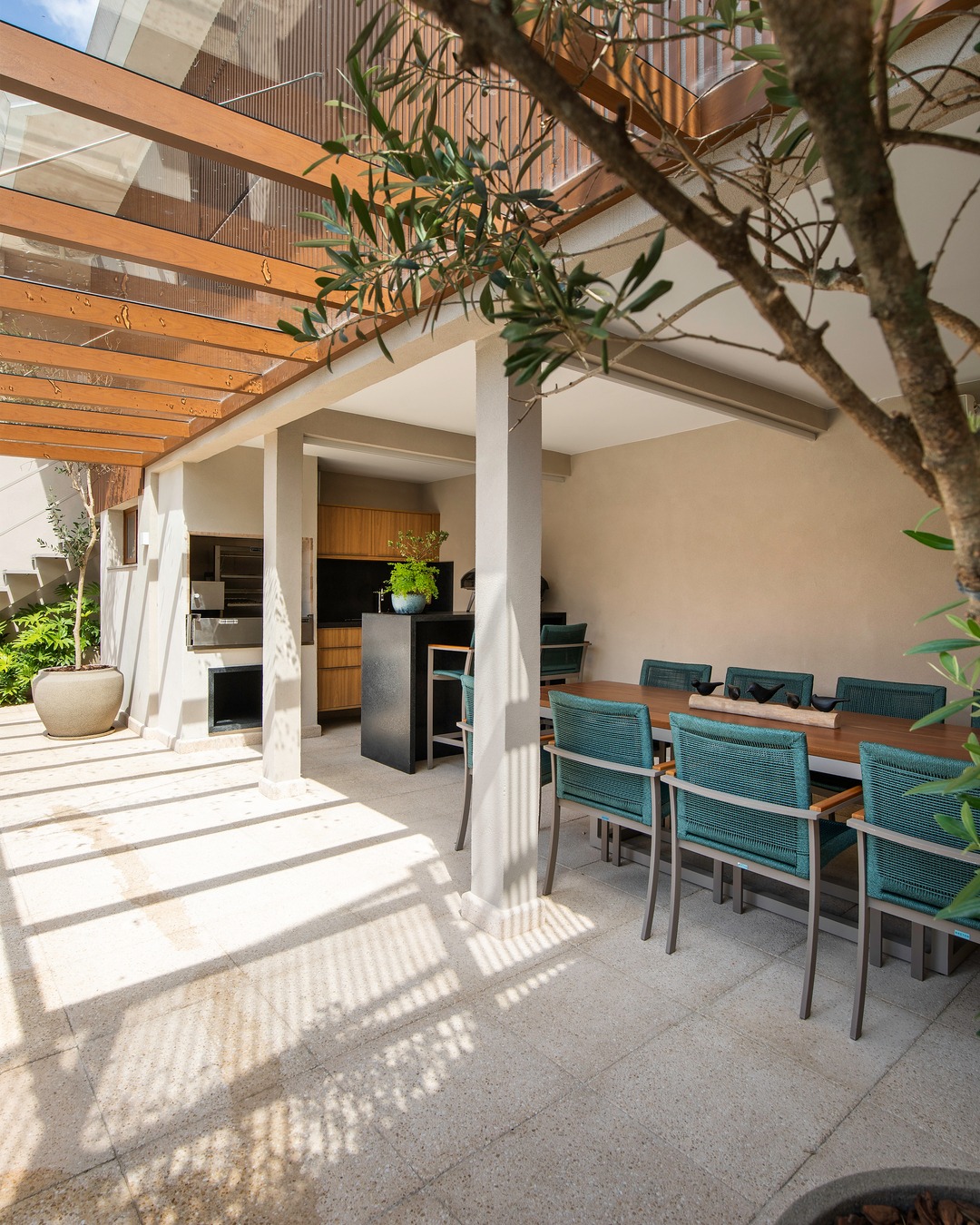 Casa de 1960 é Renovada com Sofisticação no Itaim Bibi