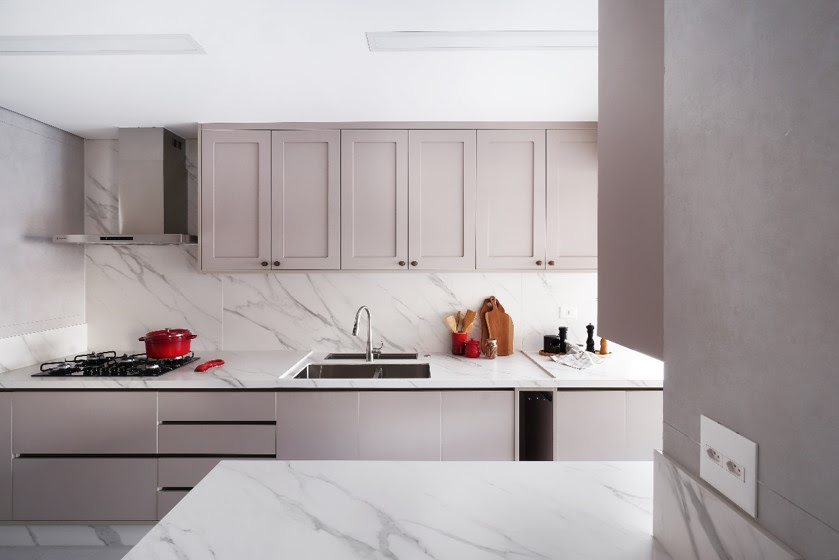 Cozinhas dos novos tempos: como incluir o cooktop no décor