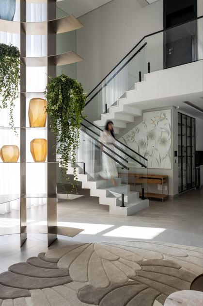 Escadas residenciais bem projetadas: como transformar estrutura, design e segurança em uma peça única de arquitetura