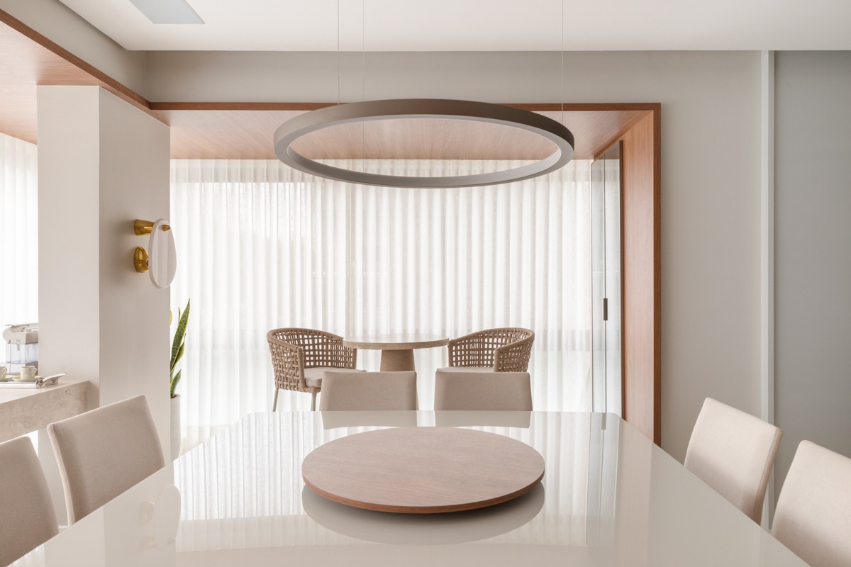 Sabrina Salles assina projeto minimalista repleto de texturas naturais