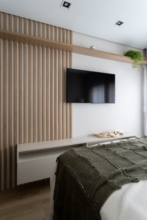 Parede em frente à cama: inspiração e ideias para aproveitar essa área do quarto com criatividade