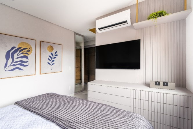 Parede em frente à cama: inspiração e ideias para aproveitar essa área do quarto com criatividade