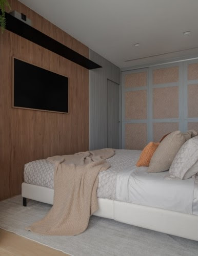 Parede em frente à cama: inspiração e ideias para aproveitar essa área do quarto com criatividade