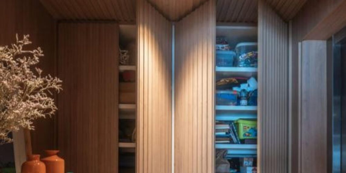 Desvendando os tipos de portas para closets e armários