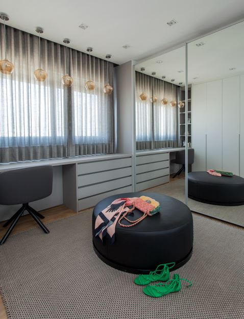 Desvendando os tipos de portas para closets e armários