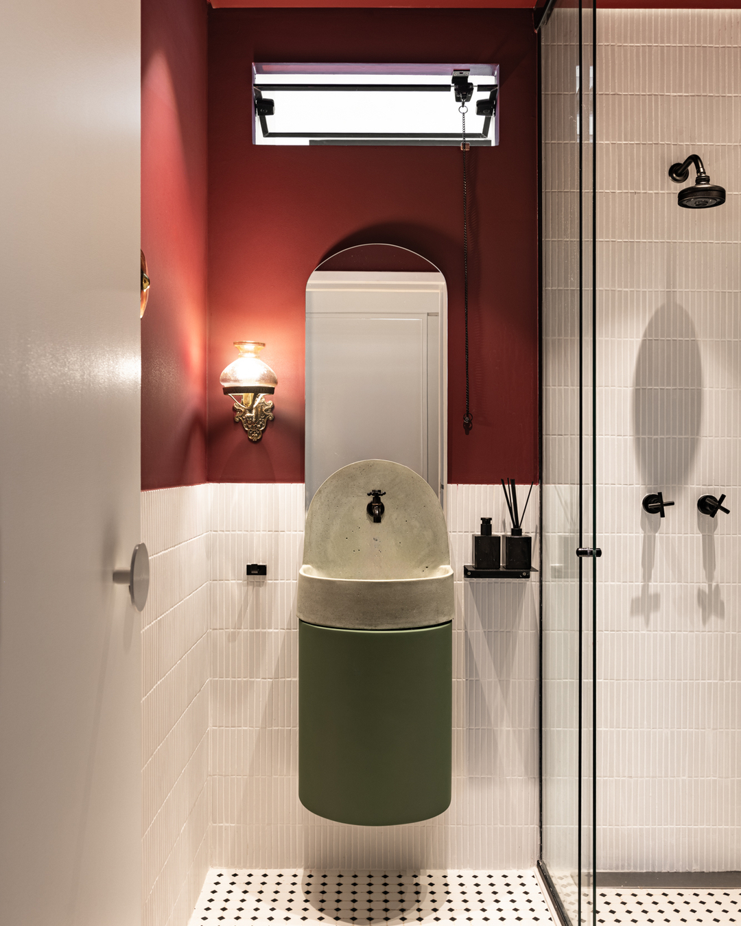 Reforma transforma apartamento de 120 m² em um refúgio contemporâneo