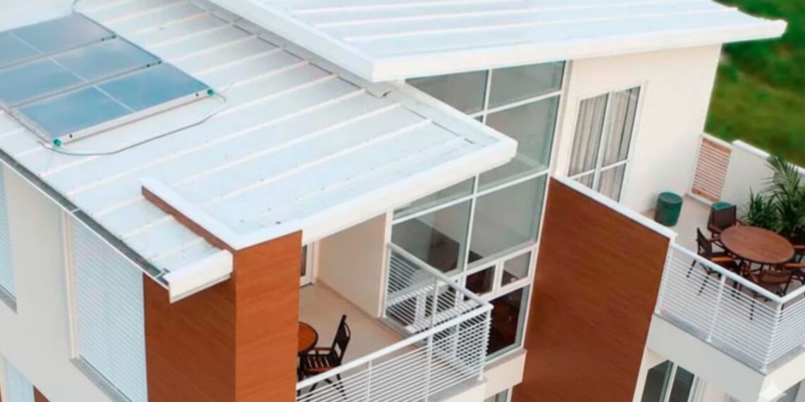 Telha sanduíche: o que é, como funciona e por que usar na sua obra?