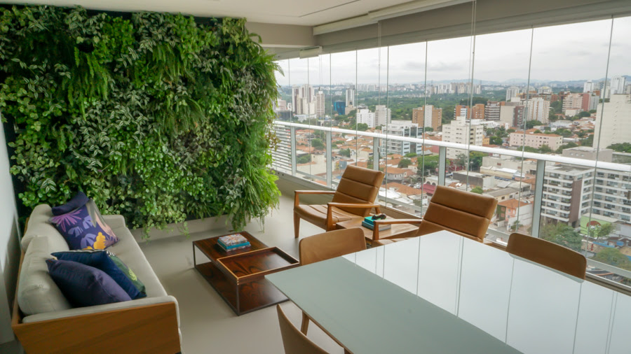 Envidraçamento de Sacada: o que avaliar antes de fechar a varanda