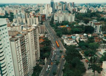 Cidade que Inspira: filme celebra 60 anos de soluções urbanas que projetaram Curitiba no cenário global