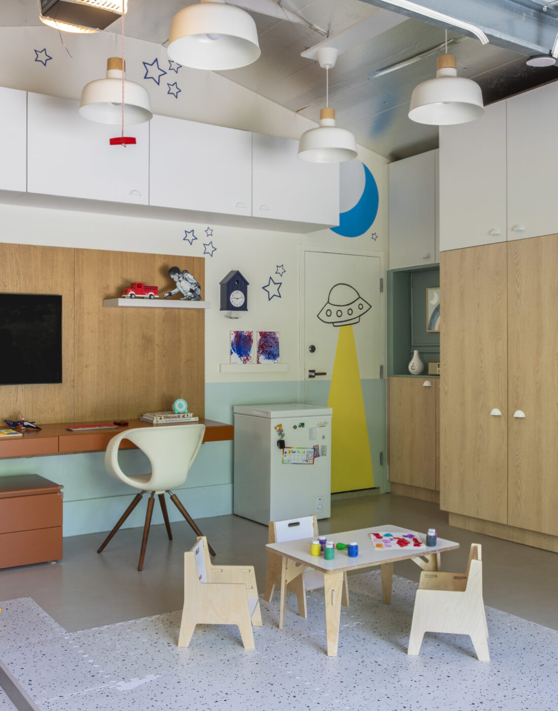 Projeto de brinquedoteca revela nova vida para uma antiga garagem residencial