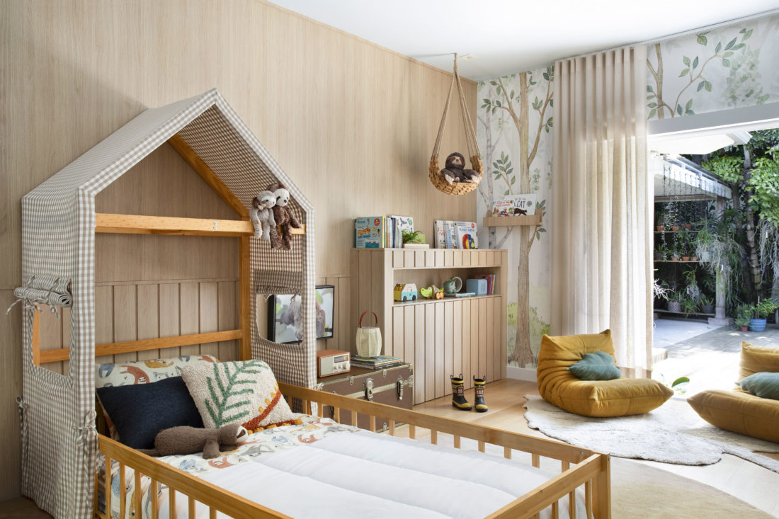 Projeto de brinquedoteca revela nova vida para uma antiga garagem residencial