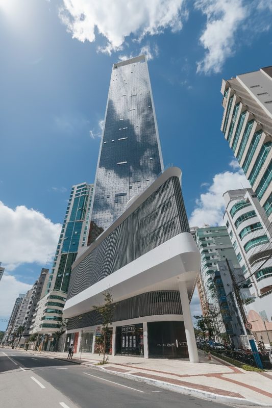 Balneário Camboriú inaugura novo marco da arquitetura vertical de luxo