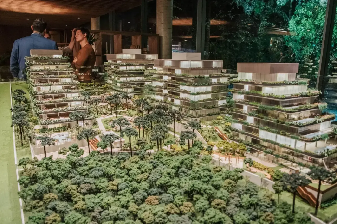 O que tem no prédio mais caro de Curitiba? Cascatas, bosque privativo e apartamentos de 1.500m²