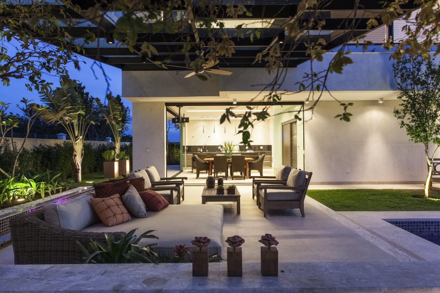 Chaise longue nos interiores: um clássico do mobiliário que atravessa séculos com charme