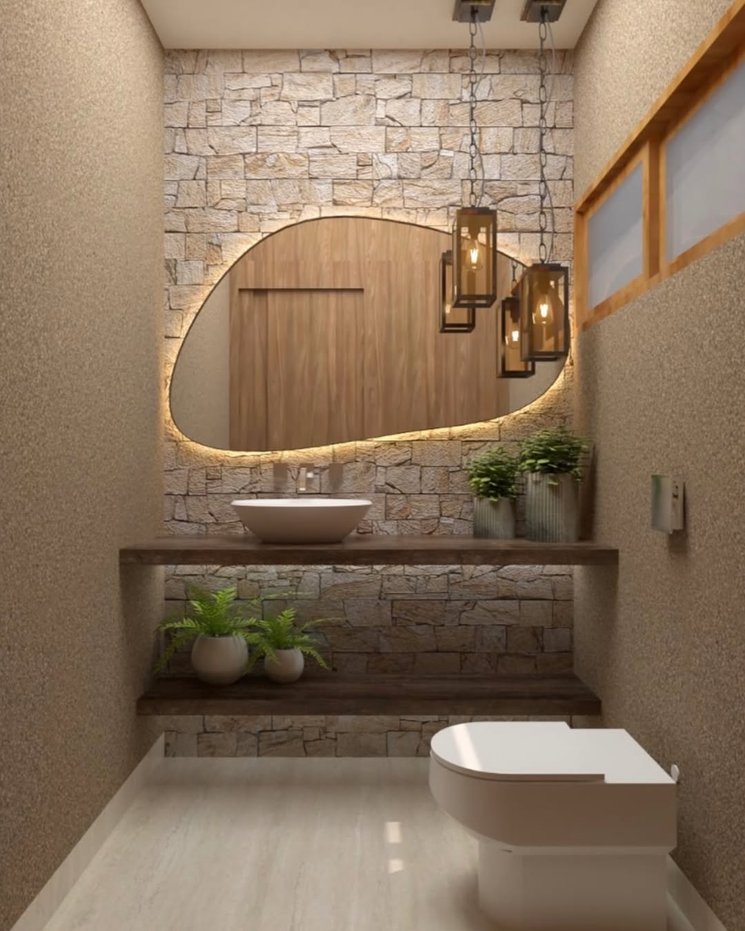 Lavabo rústico com parede de pedra clara, espelho orgânico com iluminação embutida, bancada dupla de madeira e plantas decorativas que complementam o ambiente natural.