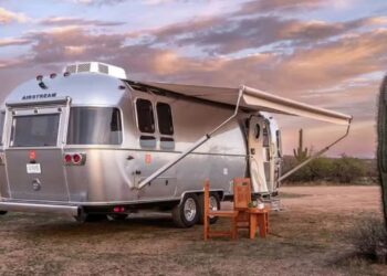 Por dentro do motorhome de R$ 3 milhões inspirado em Frank Lloyd Wright: Uma mansão sobre rodas.