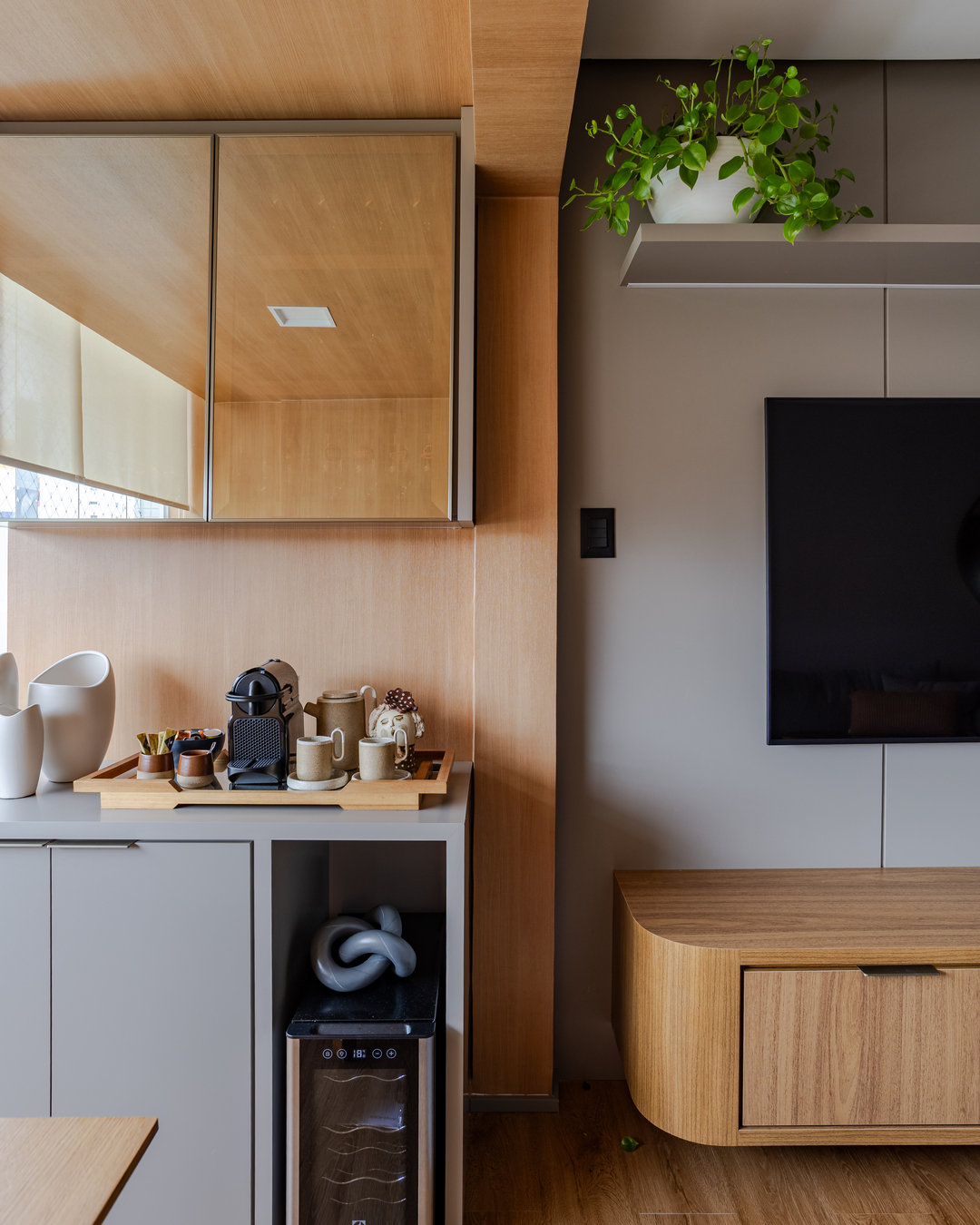 Apartamento de 80 m² em Salvador vira refúgio afetivo para mãe e duas filhas