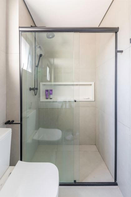 Nichos no box do banheiro: quando vale a pena fazer?